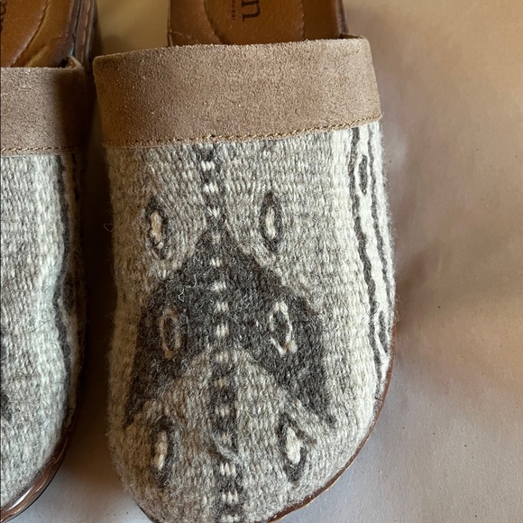 Born blanket mule clogs. Size 8 - Picture 7 of 9